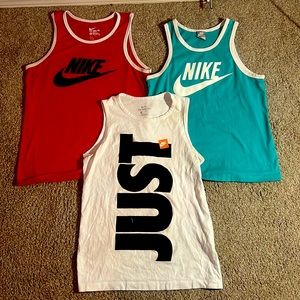 3 Nike Sport Tank-Tops